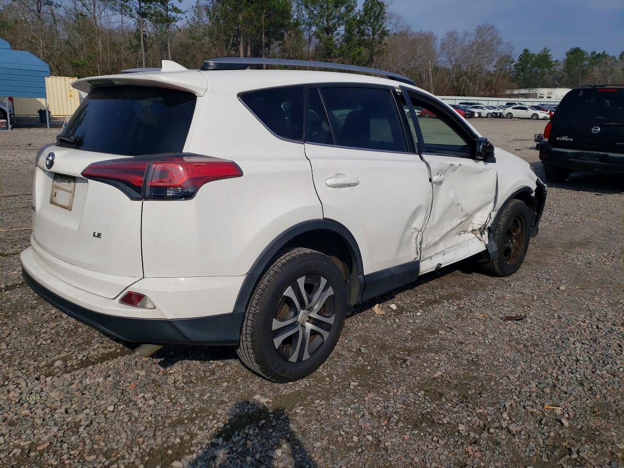 2018 TOYOTA RAV4 LE photo 3