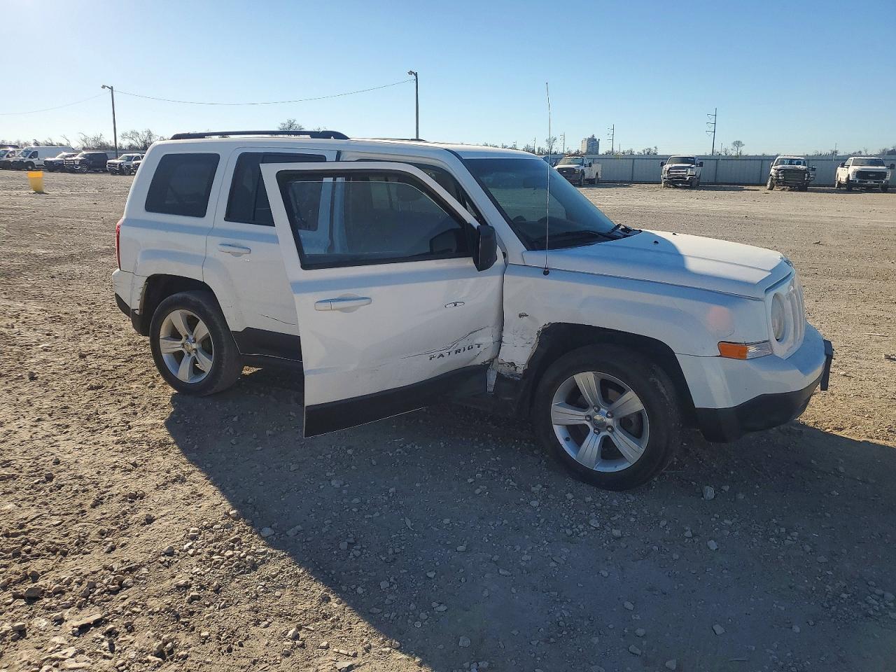 2014 JEEP PATRIOT LATITUDE photo 4