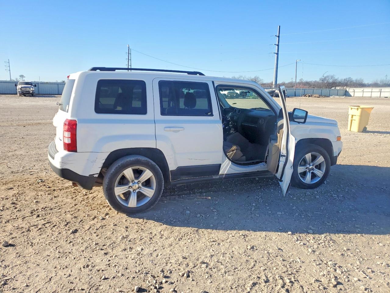 2014 JEEP PATRIOT LATITUDE photo 3