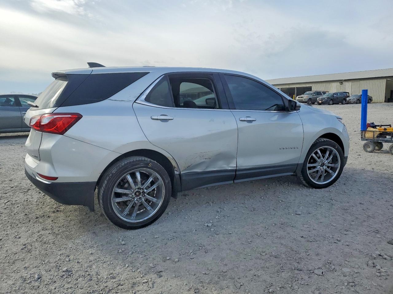 2019 CHEVROLET EQUINOX LT photo 3