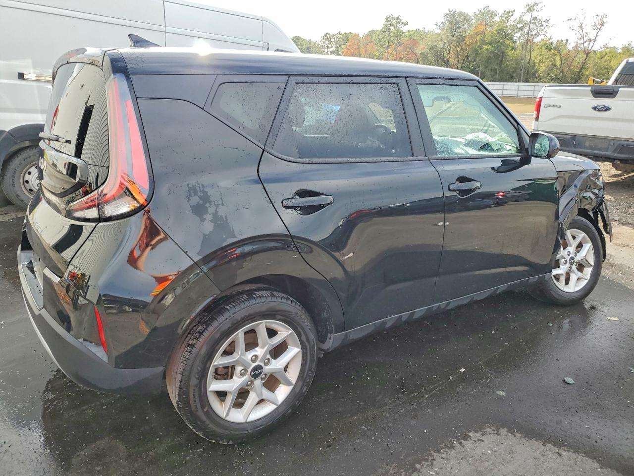 2025 KIA SOUL LX photo 3