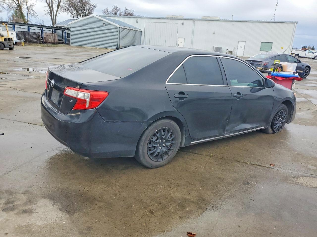 2014 TOYOTA CAMRY L photo 3