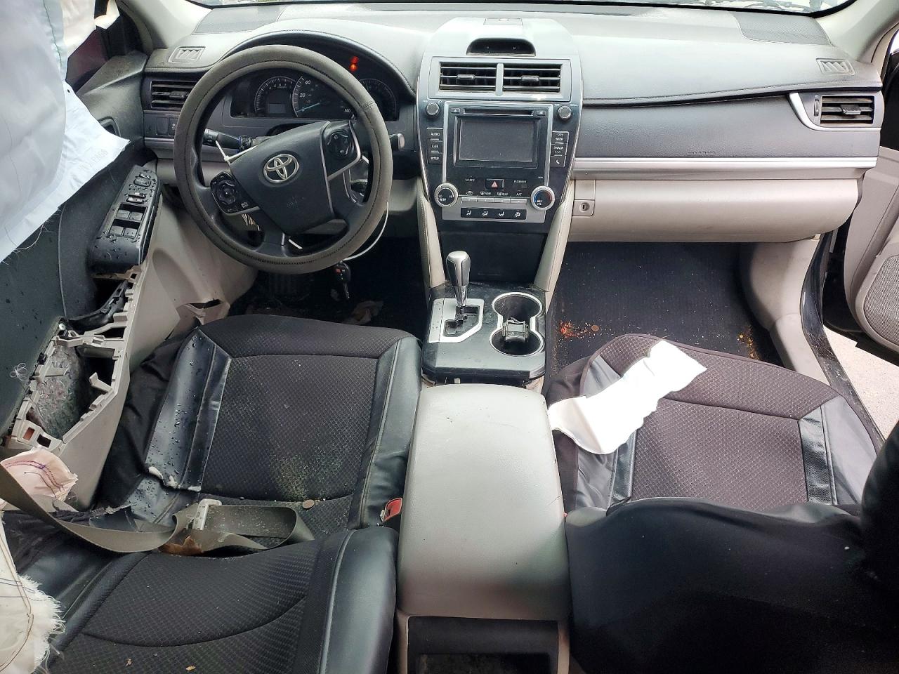 2014 TOYOTA CAMRY L photo 8