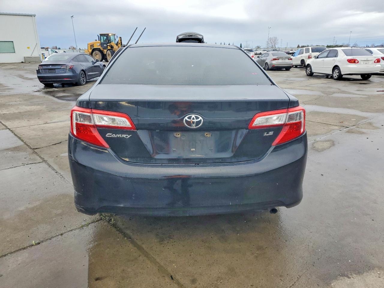 2014 TOYOTA CAMRY L photo 6