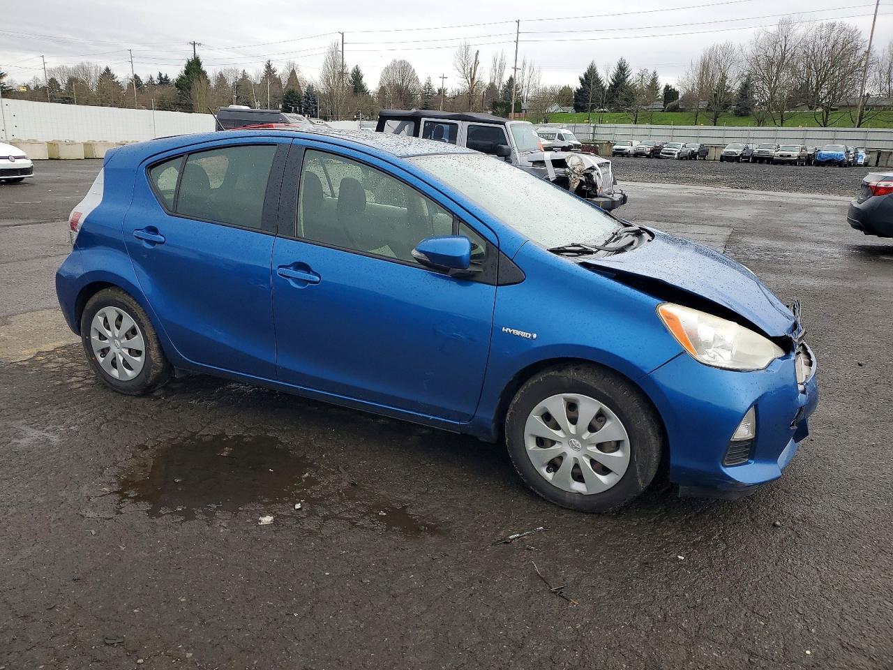 2013 TOYOTA PRIUS C photo 4