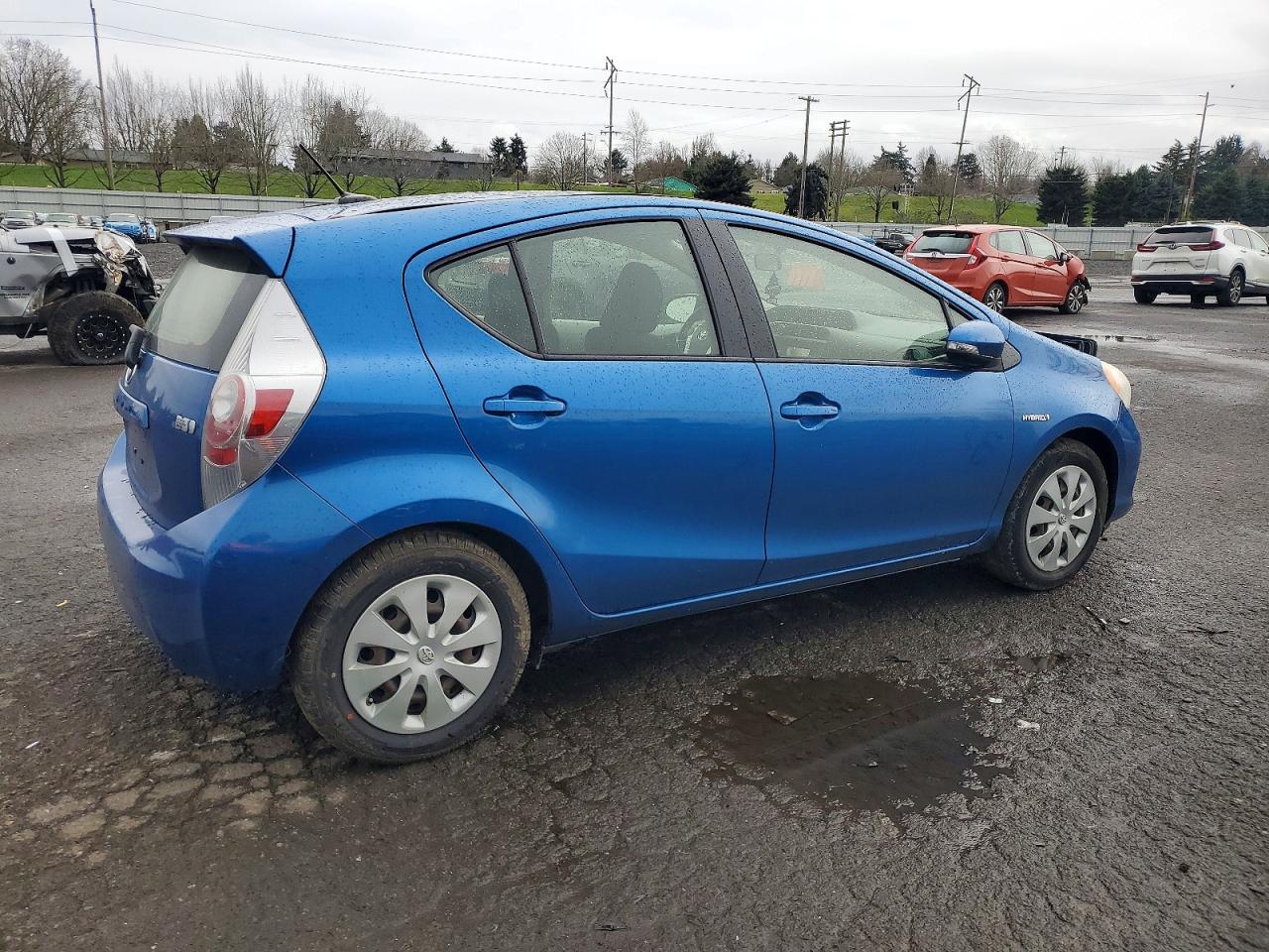 2013 TOYOTA PRIUS C photo 3