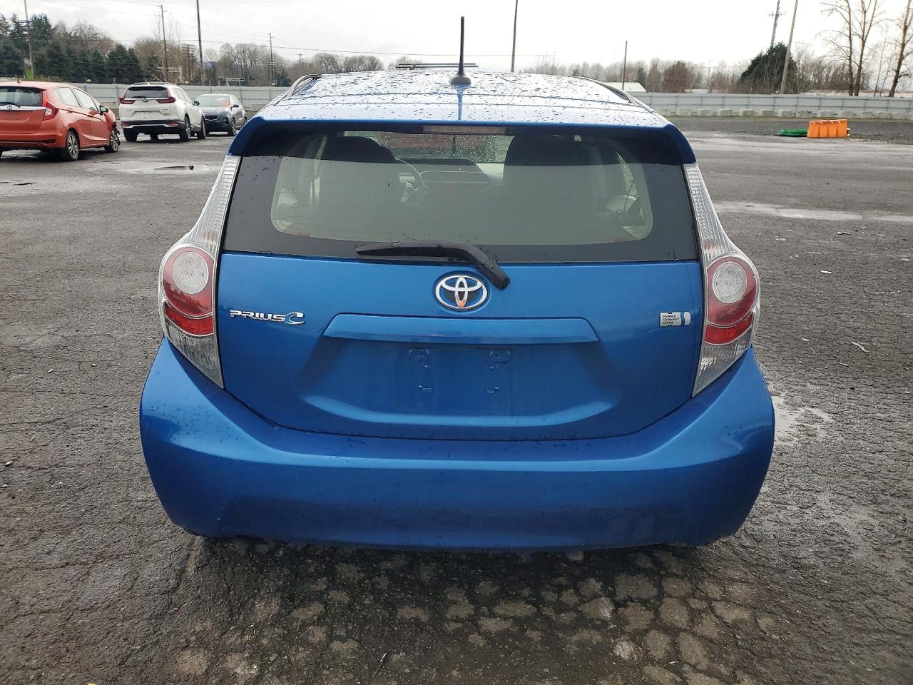 2013 TOYOTA PRIUS C photo 6