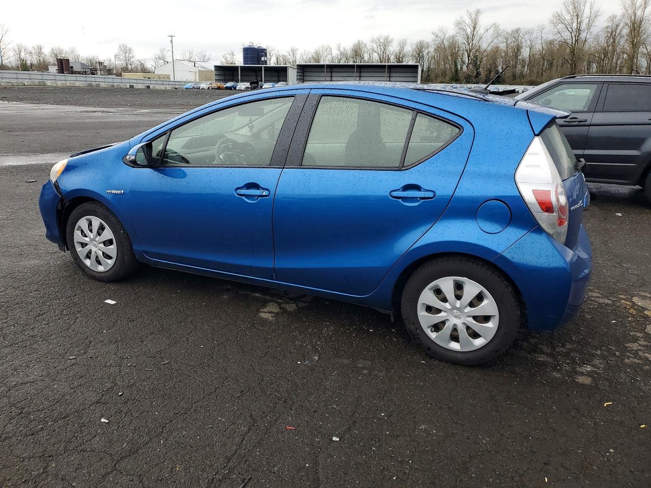2013 TOYOTA PRIUS C photo 2