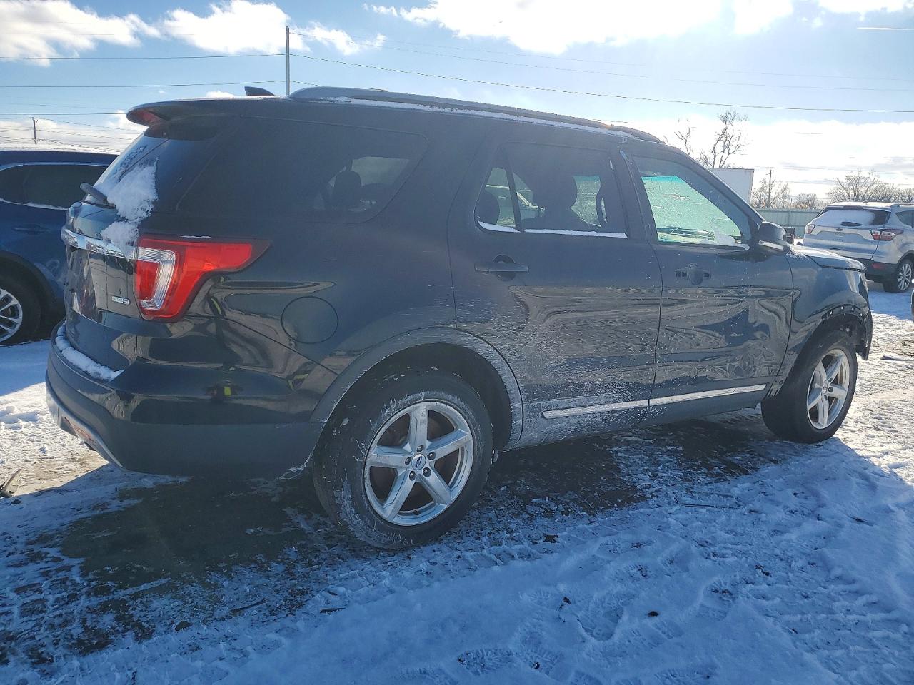 2016 FORD EXPLORER XLT photo 3