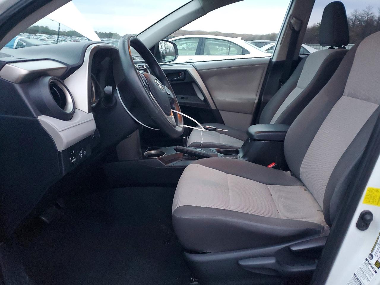 2013 TOYOTA RAV4 LE photo 7