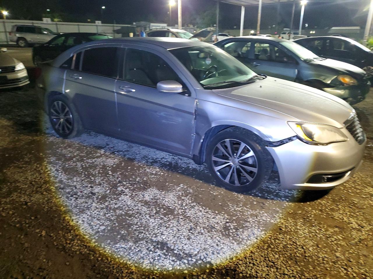 2013 CHRYSLER 200 TOURING photo 4