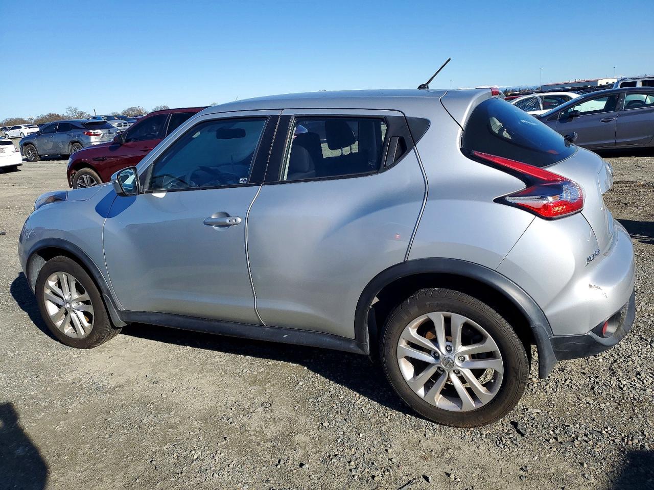 2015 NISSAN JUKE S photo 2