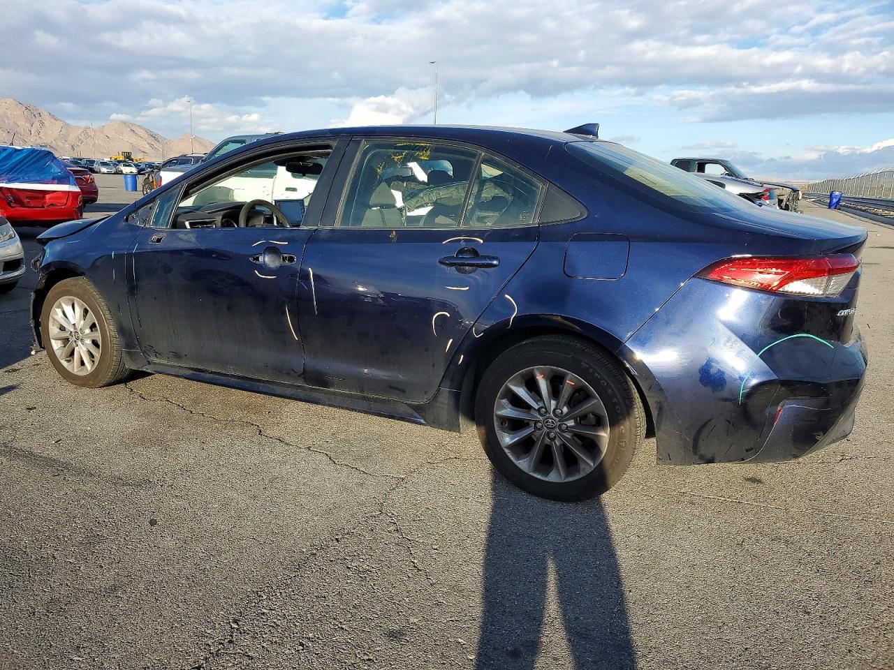 2020 TOYOTA COROLLA LE photo 2
