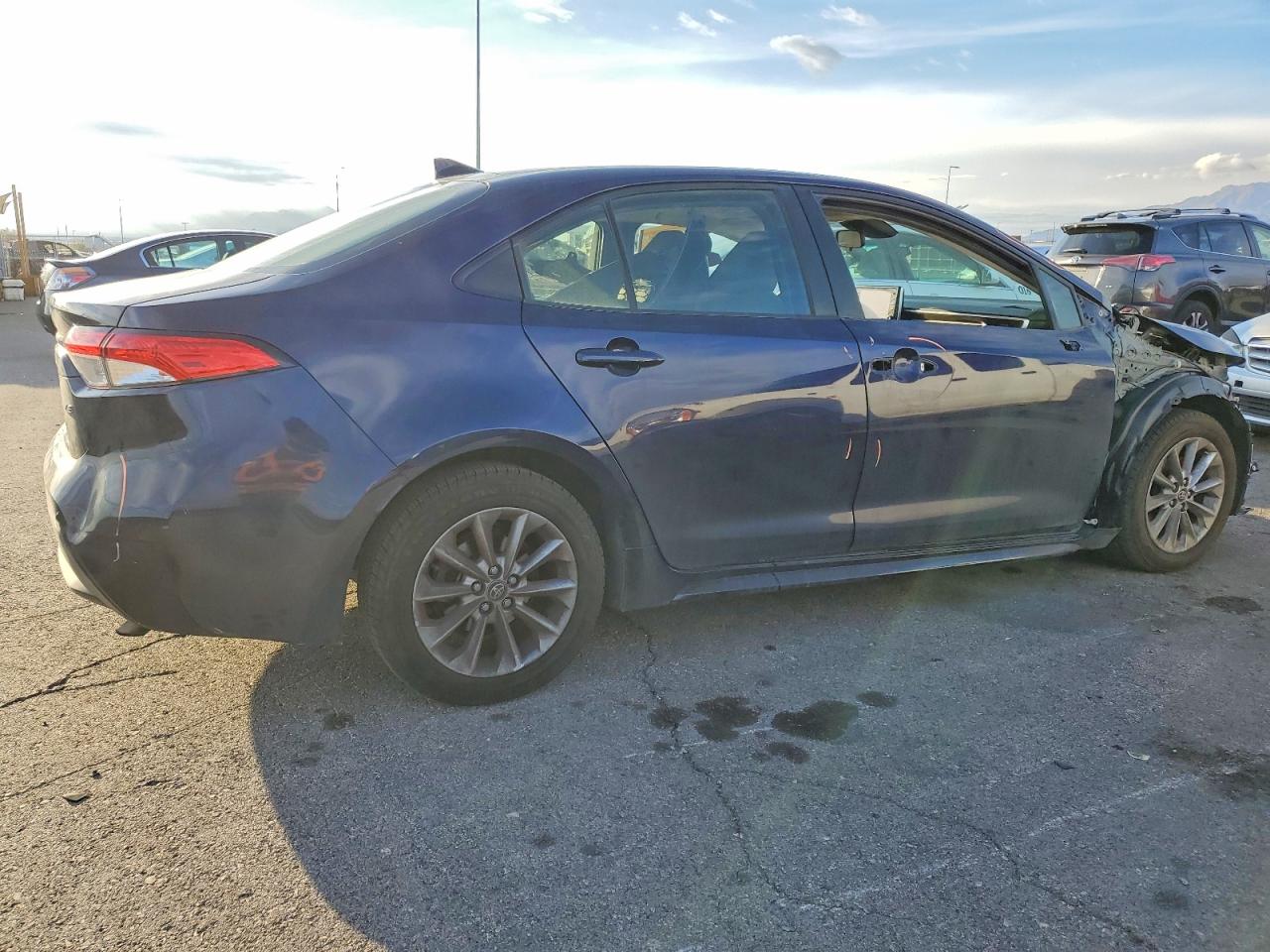 2020 TOYOTA COROLLA LE photo 3