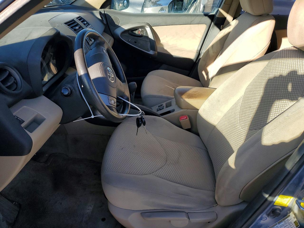2011 TOYOTA RAV4 photo 7