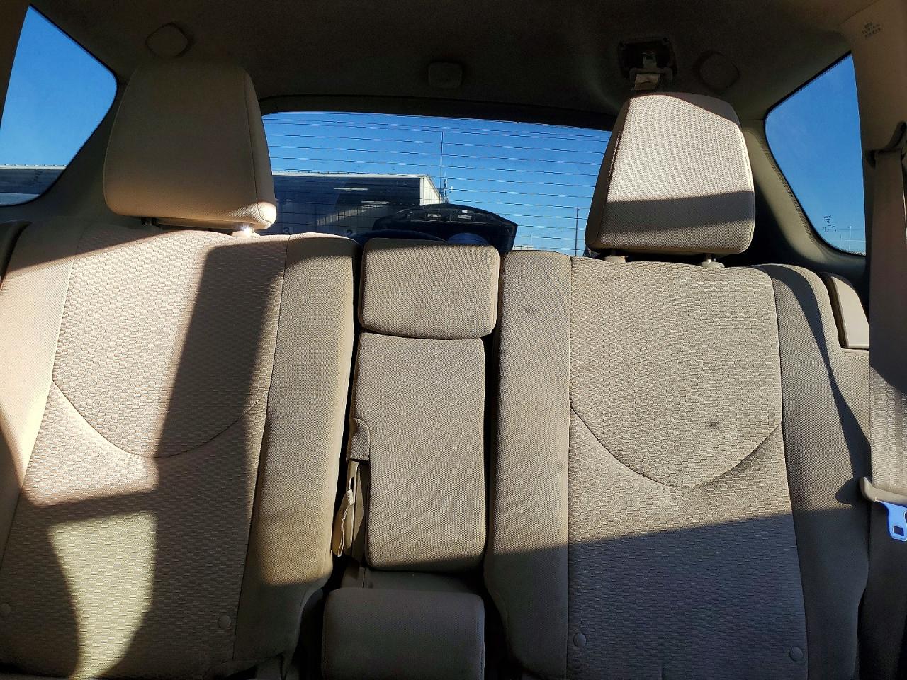 2011 TOYOTA RAV4 photo 10