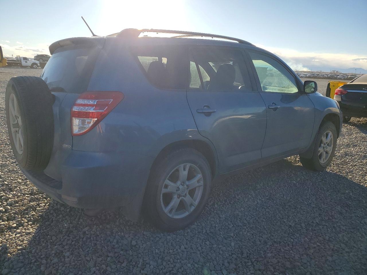 2011 TOYOTA RAV4 photo 3