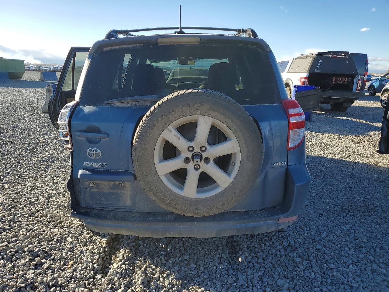2011 TOYOTA RAV4 photo 6