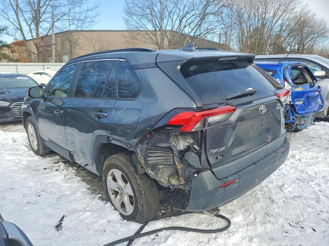 2021 TOYOTA RAV4 XLE photo 2