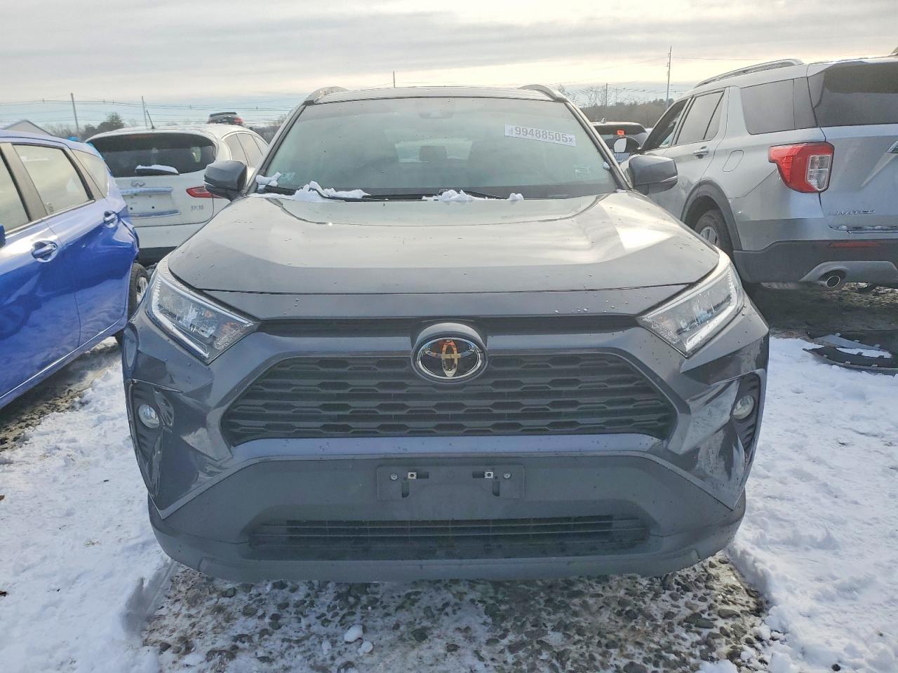 2021 TOYOTA RAV4 XLE photo 5
