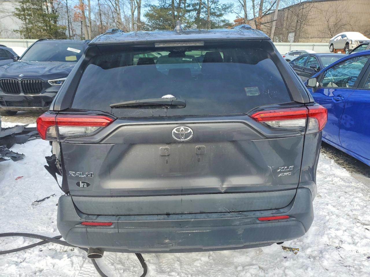 2021 TOYOTA RAV4 XLE photo 6
