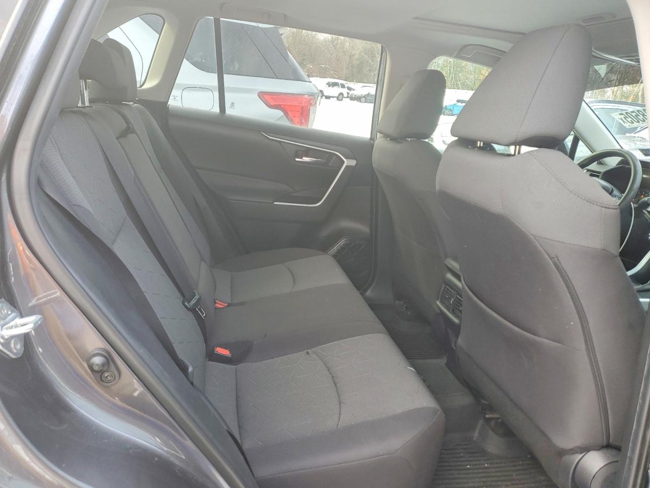 2021 TOYOTA RAV4 XLE photo 11