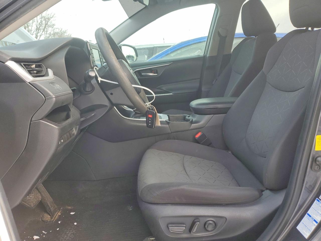 2021 TOYOTA RAV4 XLE photo 7