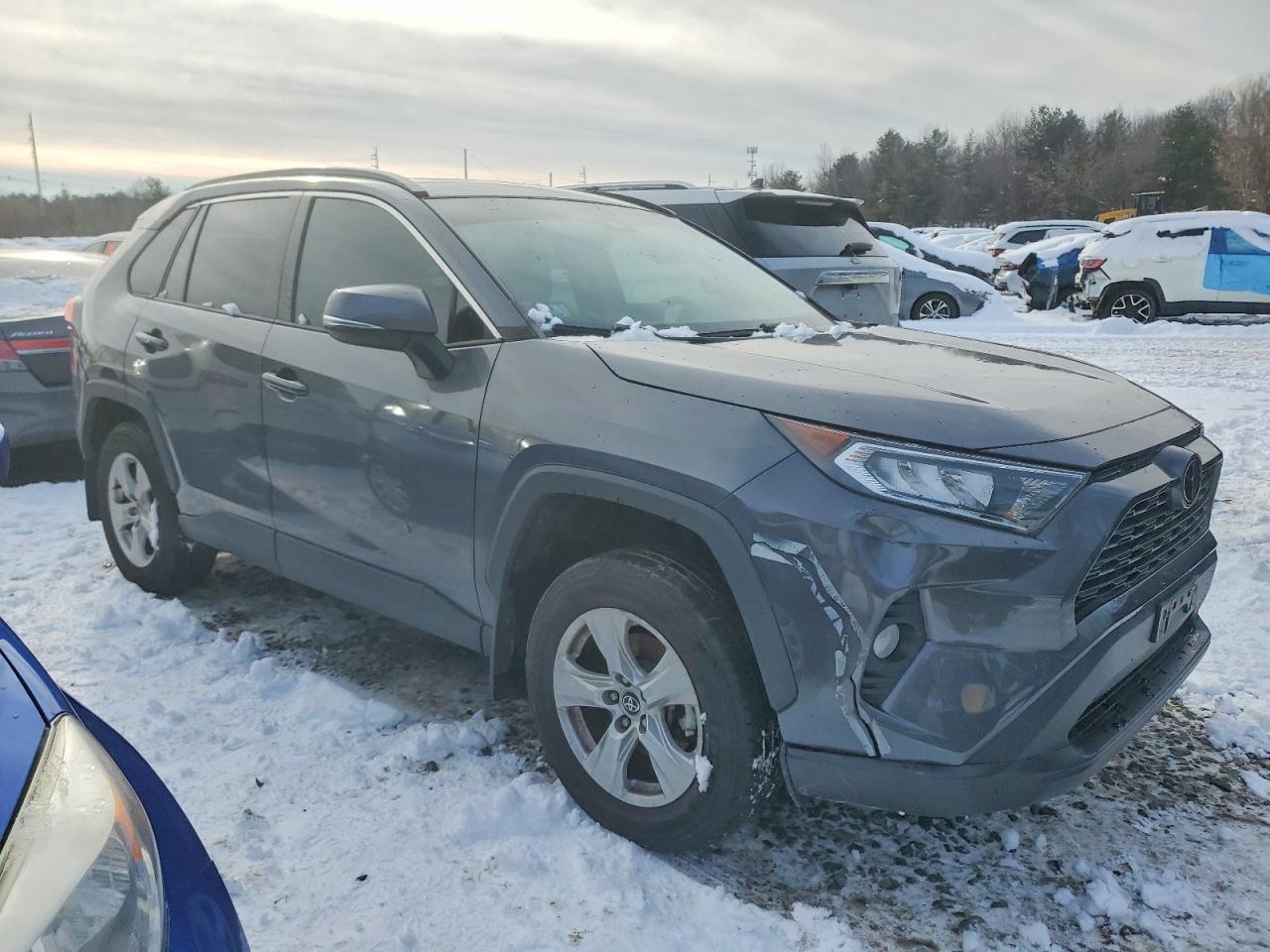 2021 TOYOTA RAV4 XLE photo 4