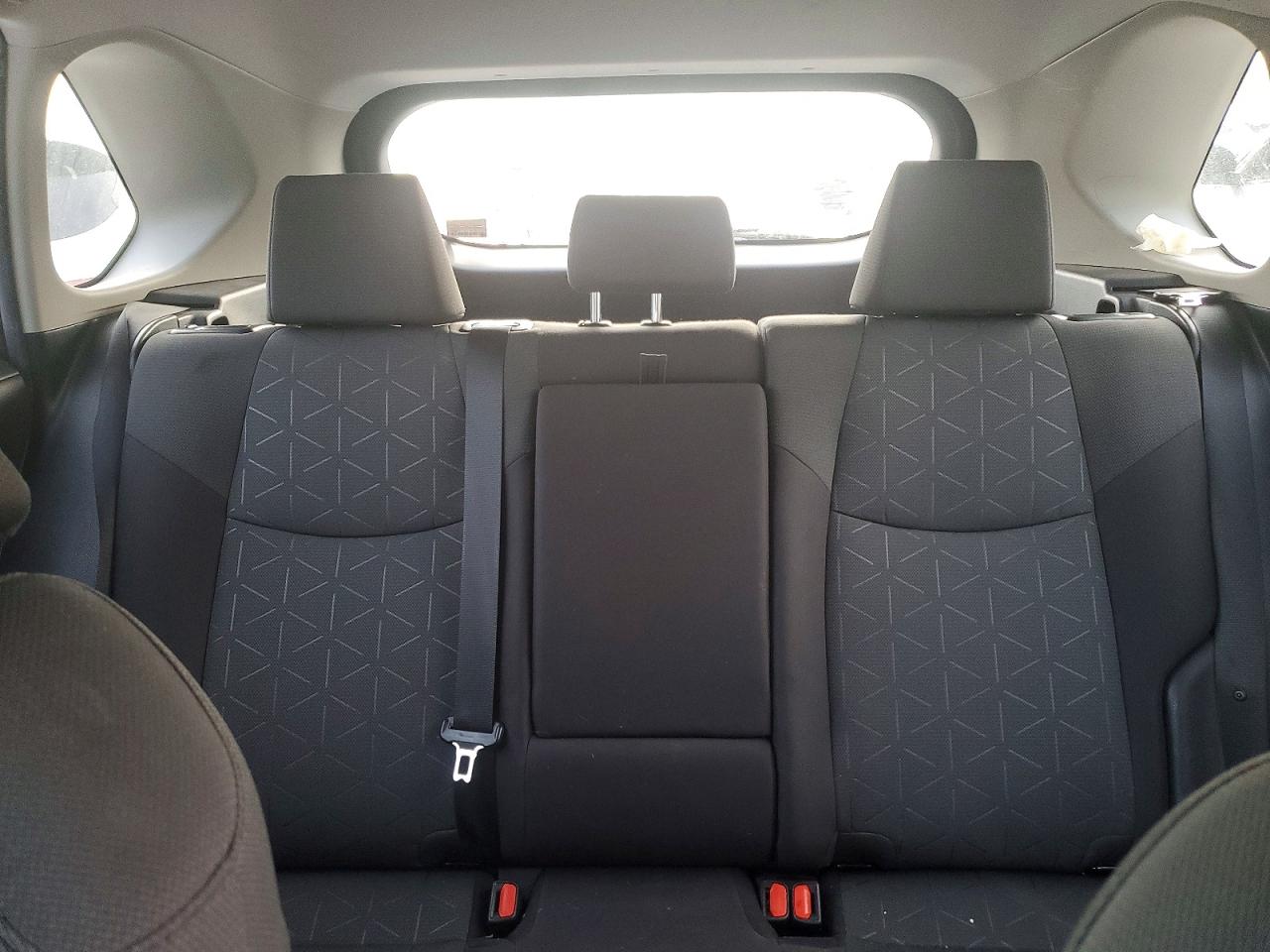 2021 TOYOTA RAV4 XLE photo 10