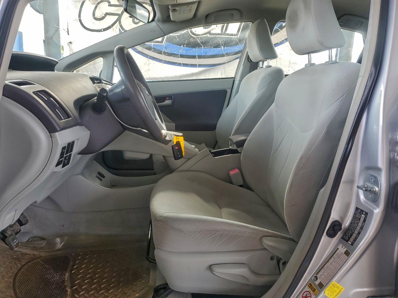 2011 TOYOTA PRIUS photo 7