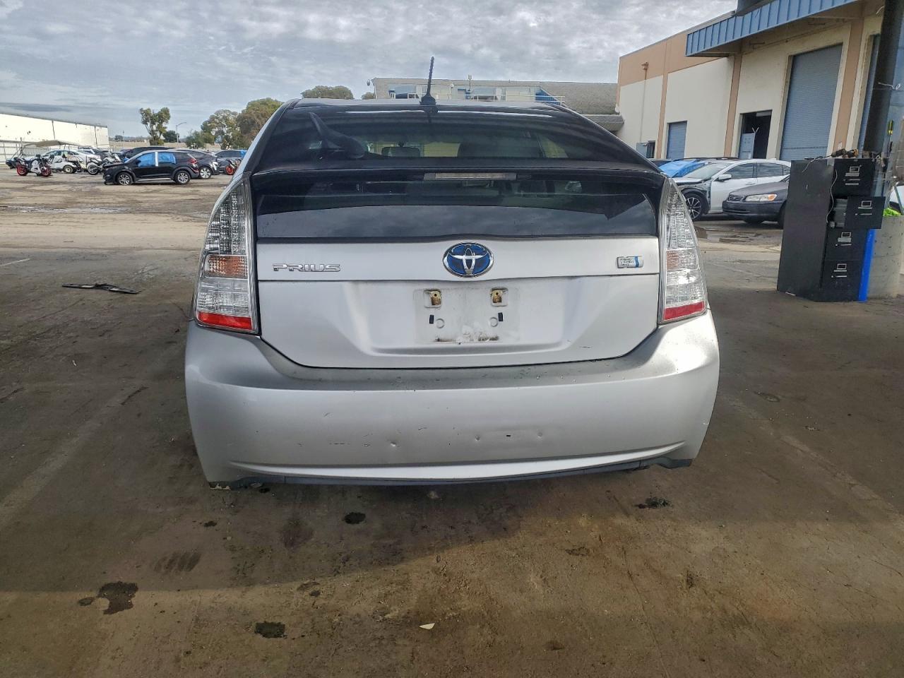 2011 TOYOTA PRIUS photo 6