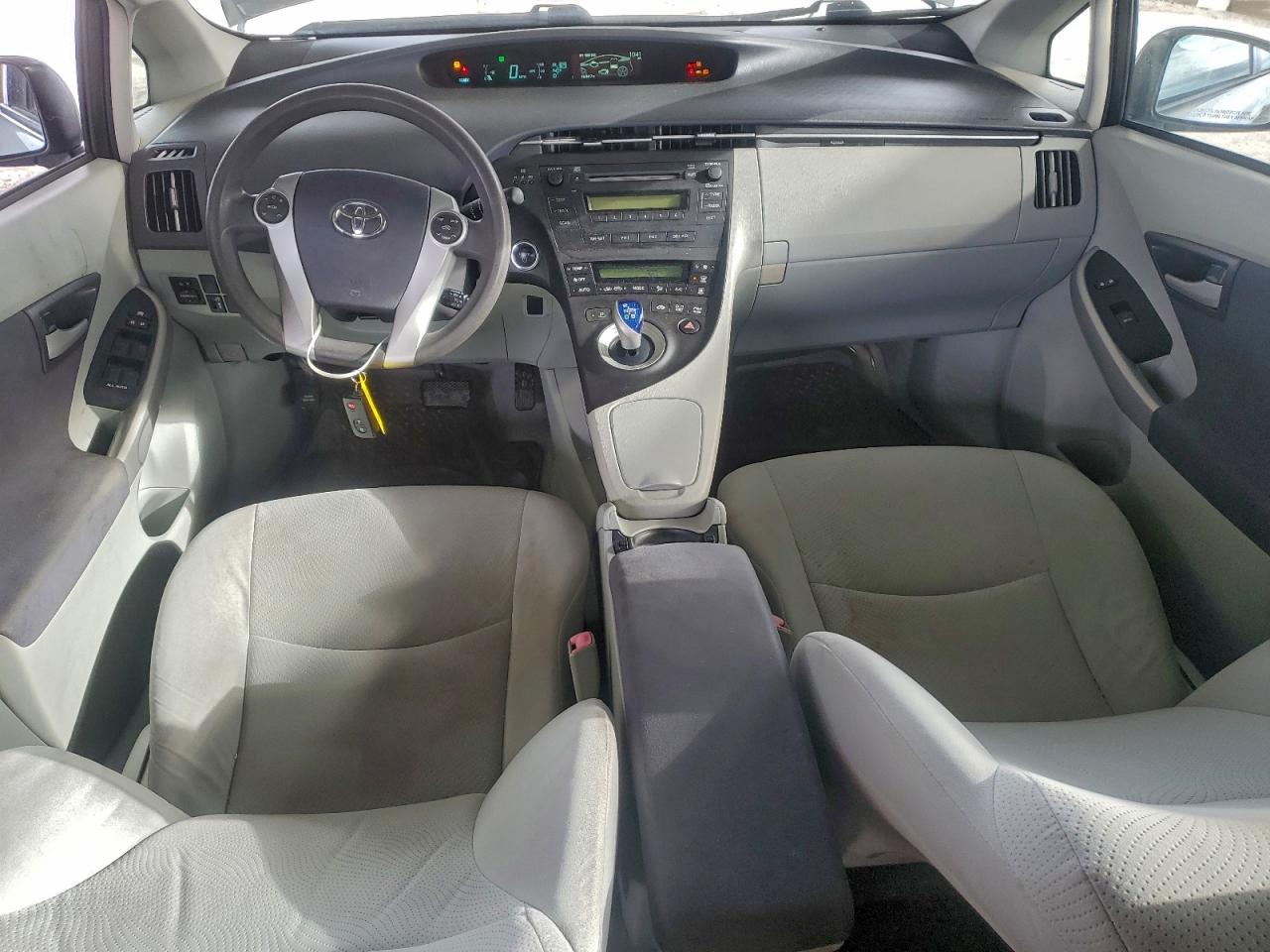 2011 TOYOTA PRIUS photo 8