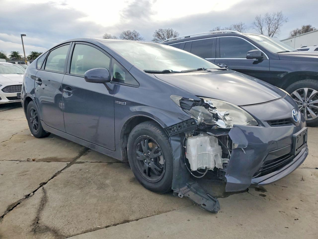 2013 TOYOTA PRIUS photo 4