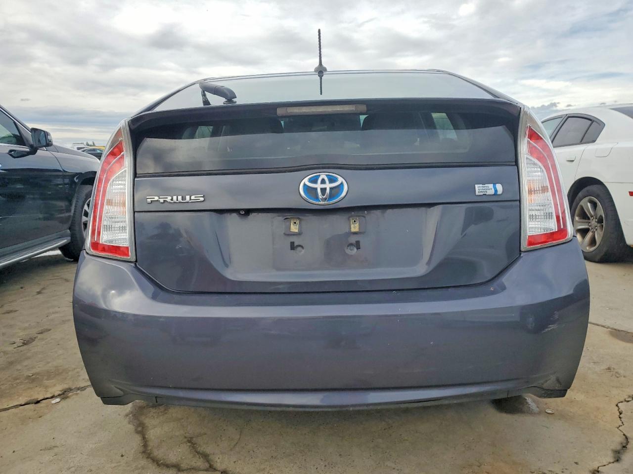 2013 TOYOTA PRIUS photo 6