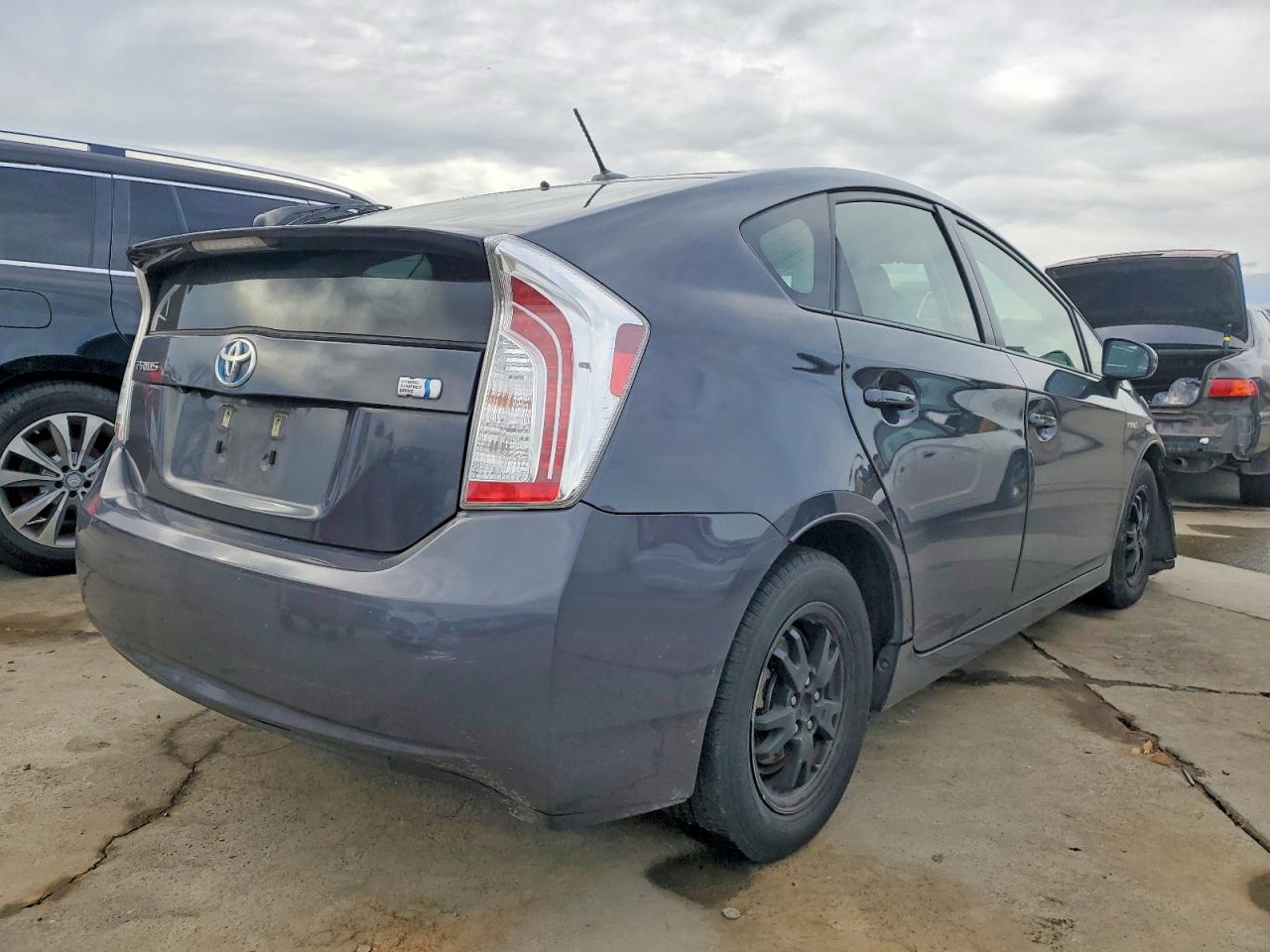 2013 TOYOTA PRIUS photo 3