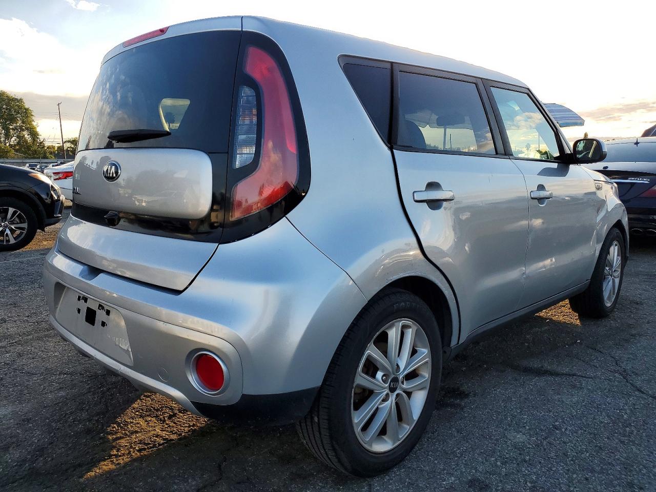 2018 KIA SOUL + photo 3
