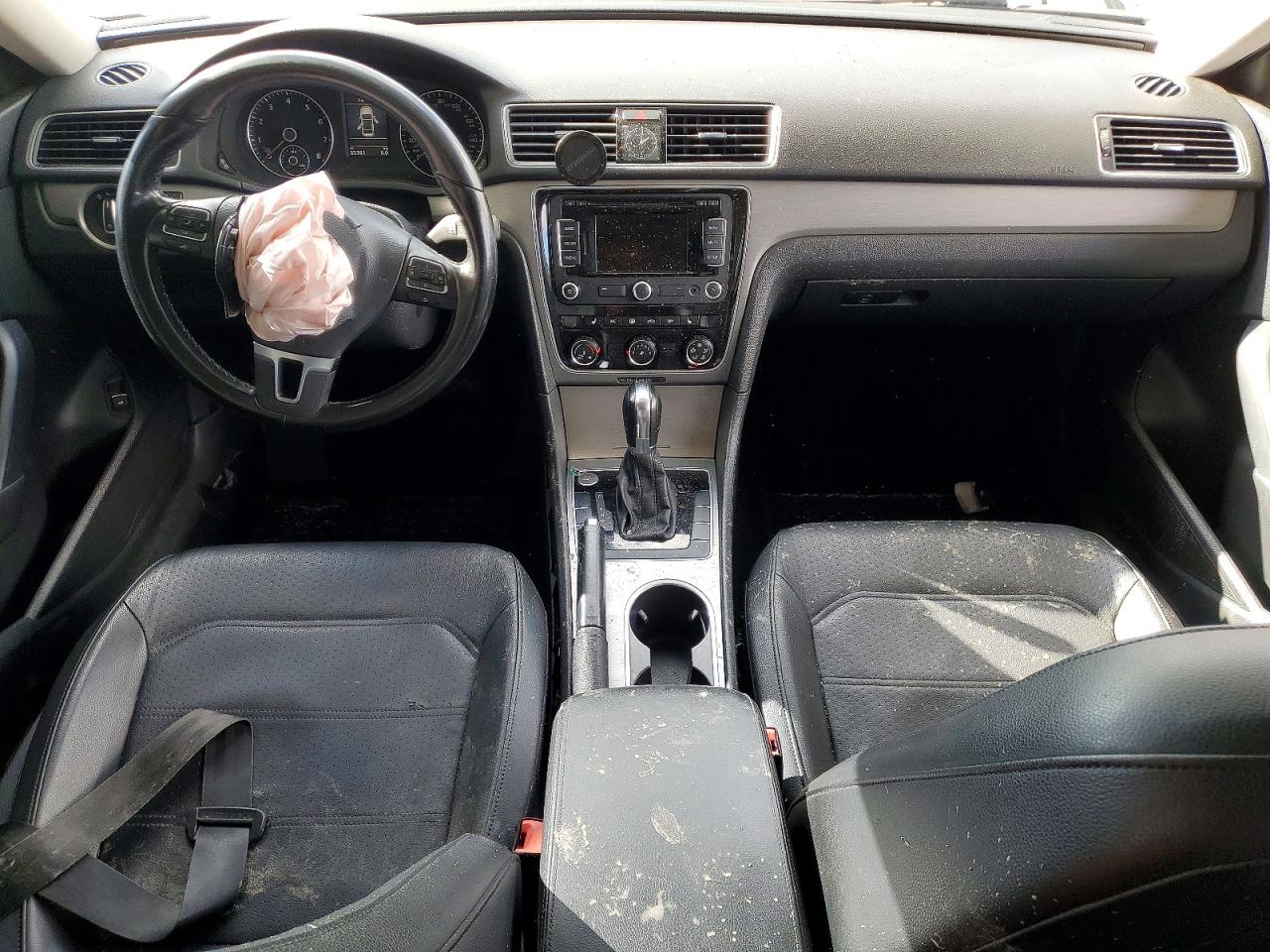 2014 VOLKSWAGEN PASSAT SE photo 8