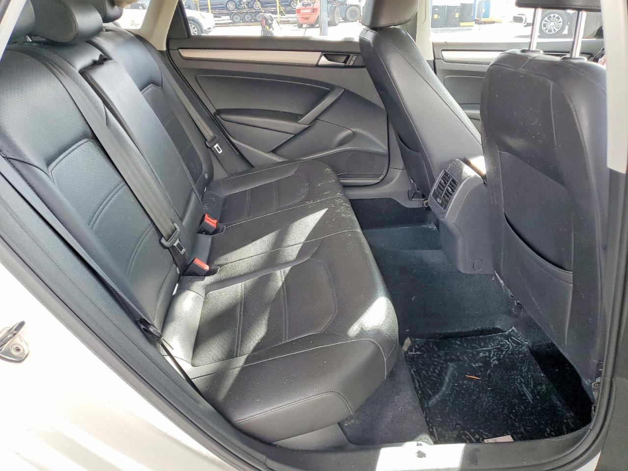 2014 VOLKSWAGEN PASSAT SE photo 10