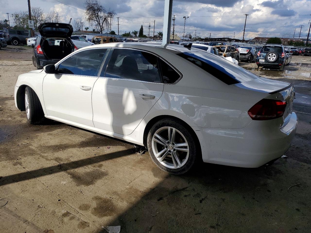 2014 VOLKSWAGEN PASSAT SE photo 2
