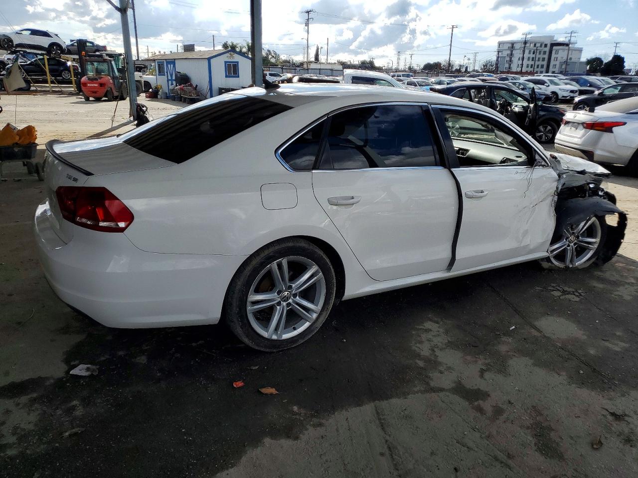 2014 VOLKSWAGEN PASSAT SE photo 3