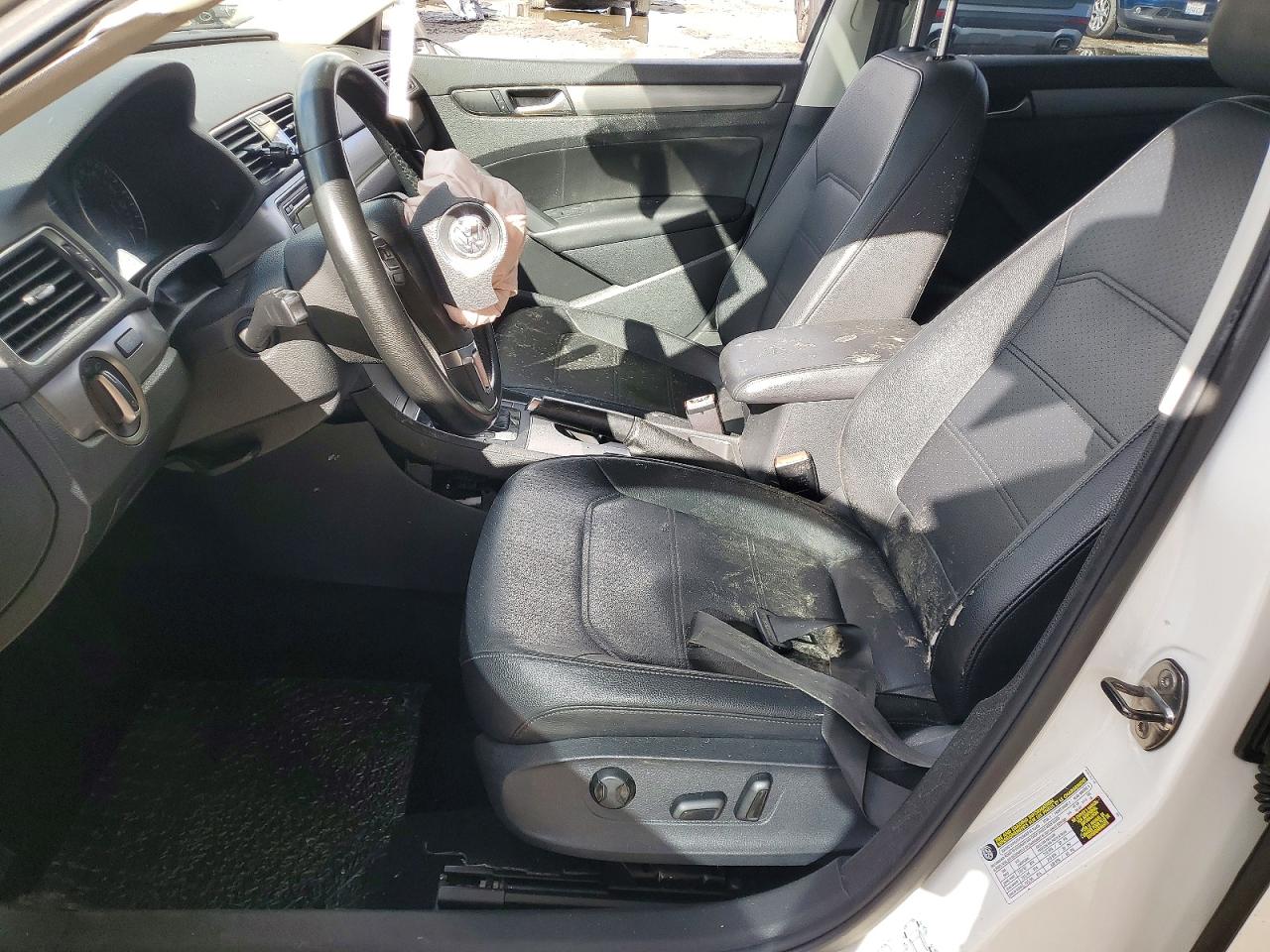 2014 VOLKSWAGEN PASSAT SE photo 7