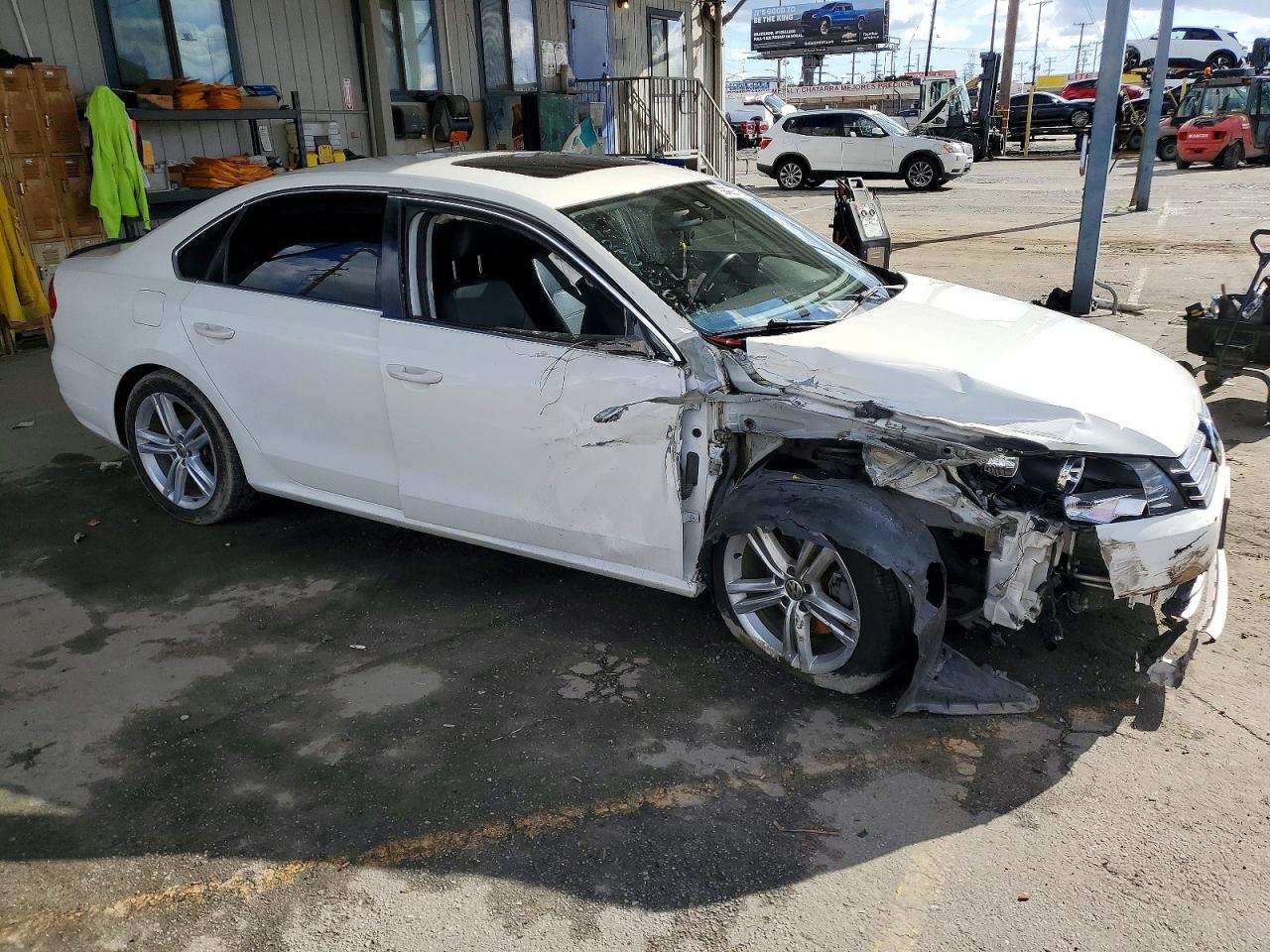 2014 VOLKSWAGEN PASSAT SE photo 4
