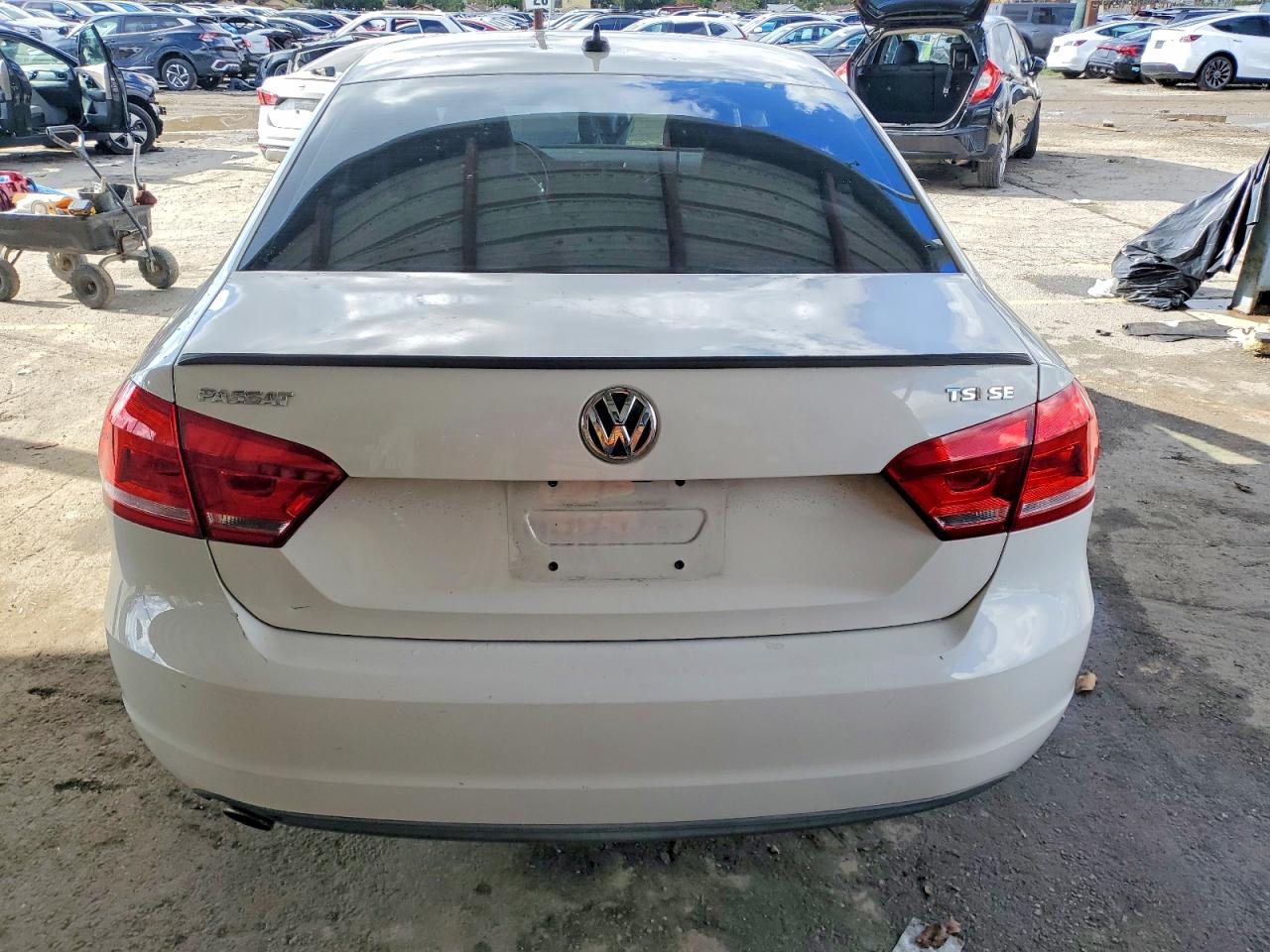 2014 VOLKSWAGEN PASSAT SE photo 6