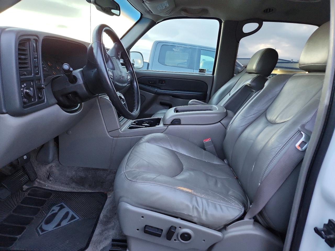 2003 GMC YUKON XL K1500 photo 7