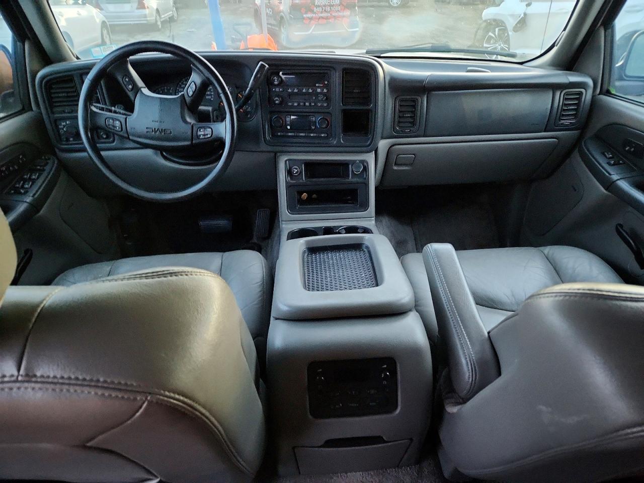 2003 GMC YUKON XL K1500 photo 8