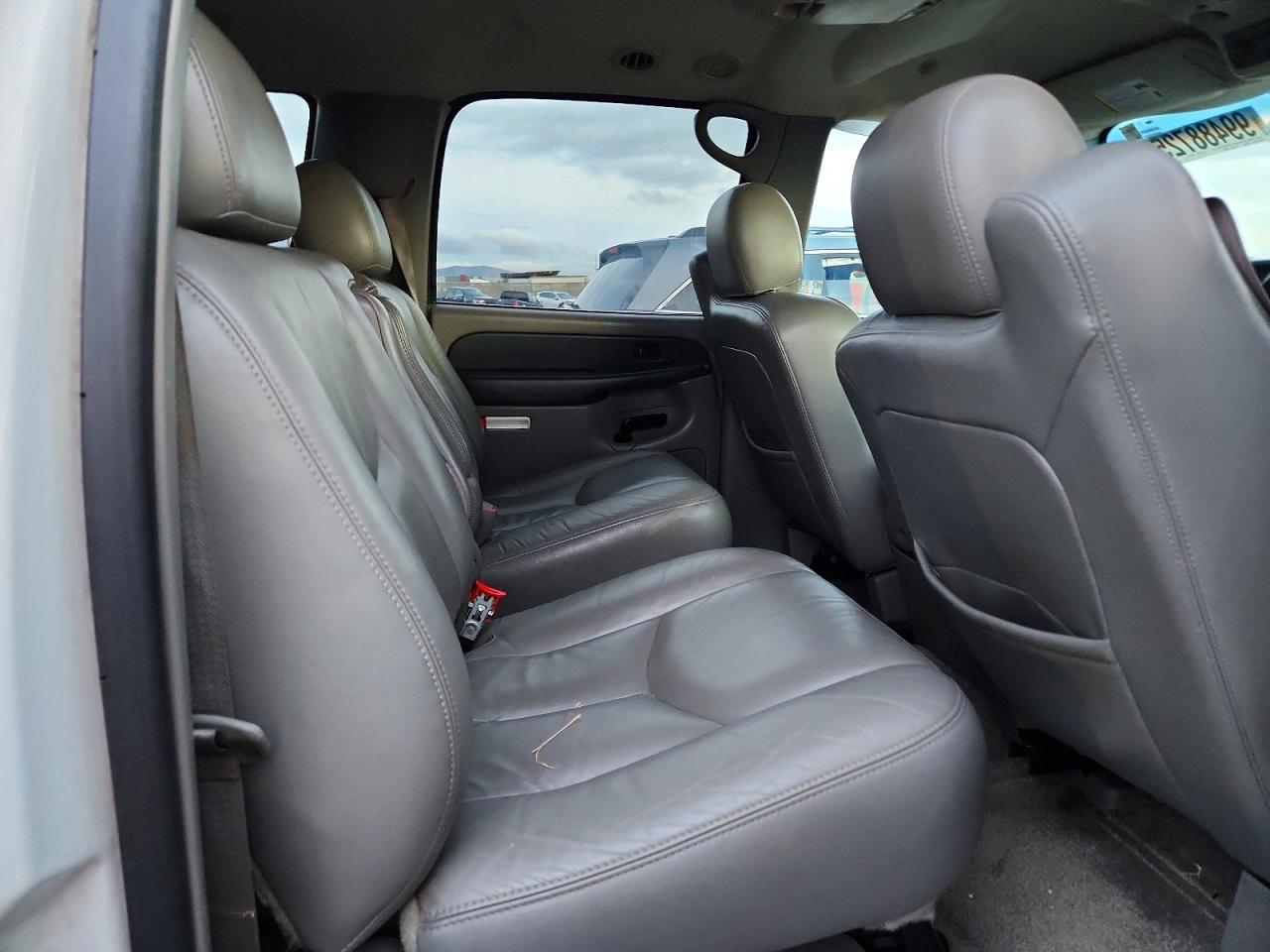 2003 GMC YUKON XL K1500 photo 11