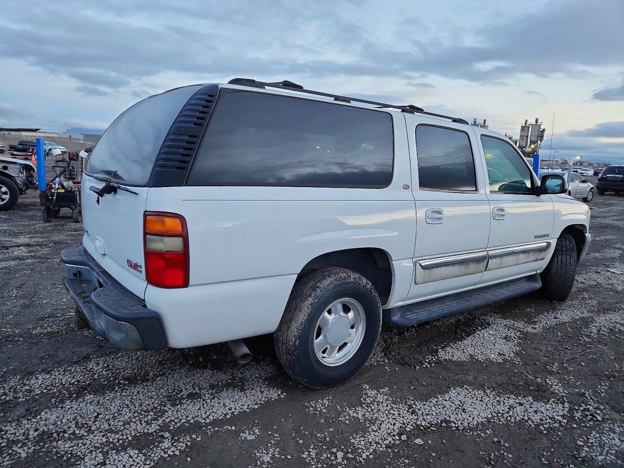2003 GMC YUKON XL K1500 photo 3