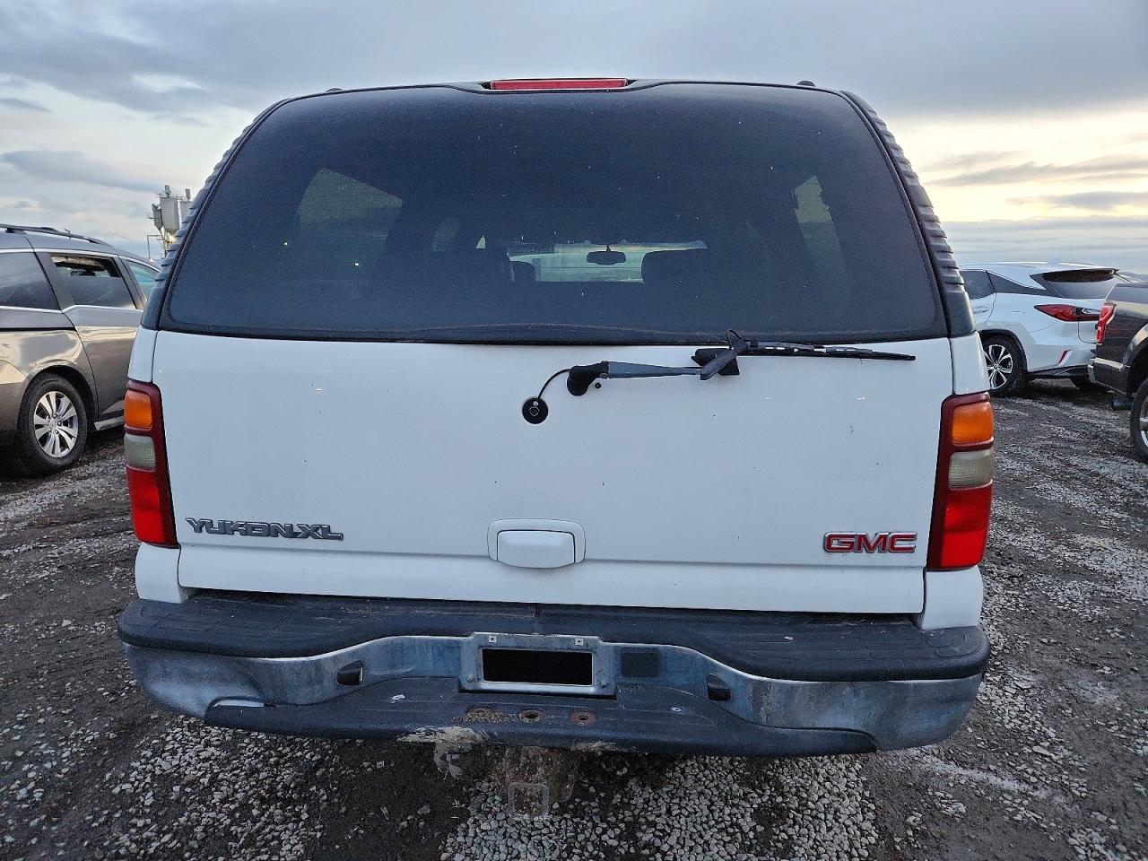 2003 GMC YUKON XL K1500 photo 6