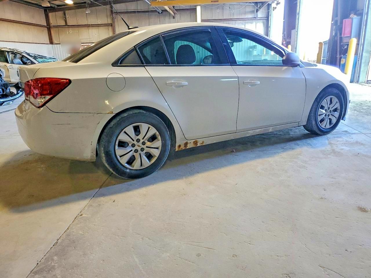 2014 CHEVROLET CRUZE LS photo 5