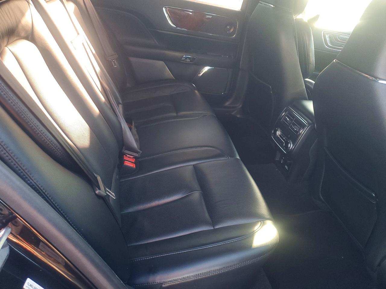 2019 LINCOLN CONTINENTAL RESERVE photo 19